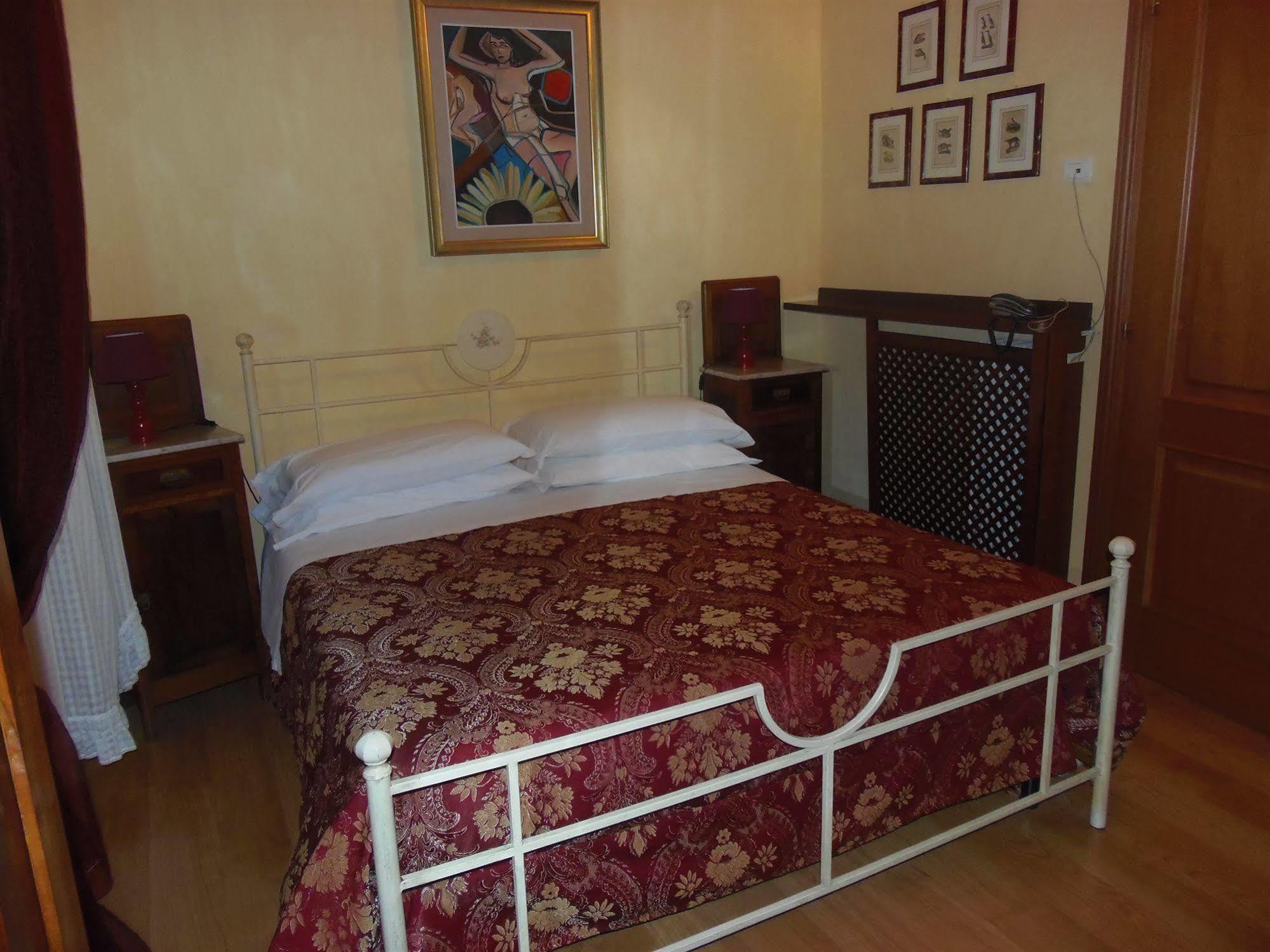 Hotel Morlacchi Перуджа Экстерьер фото