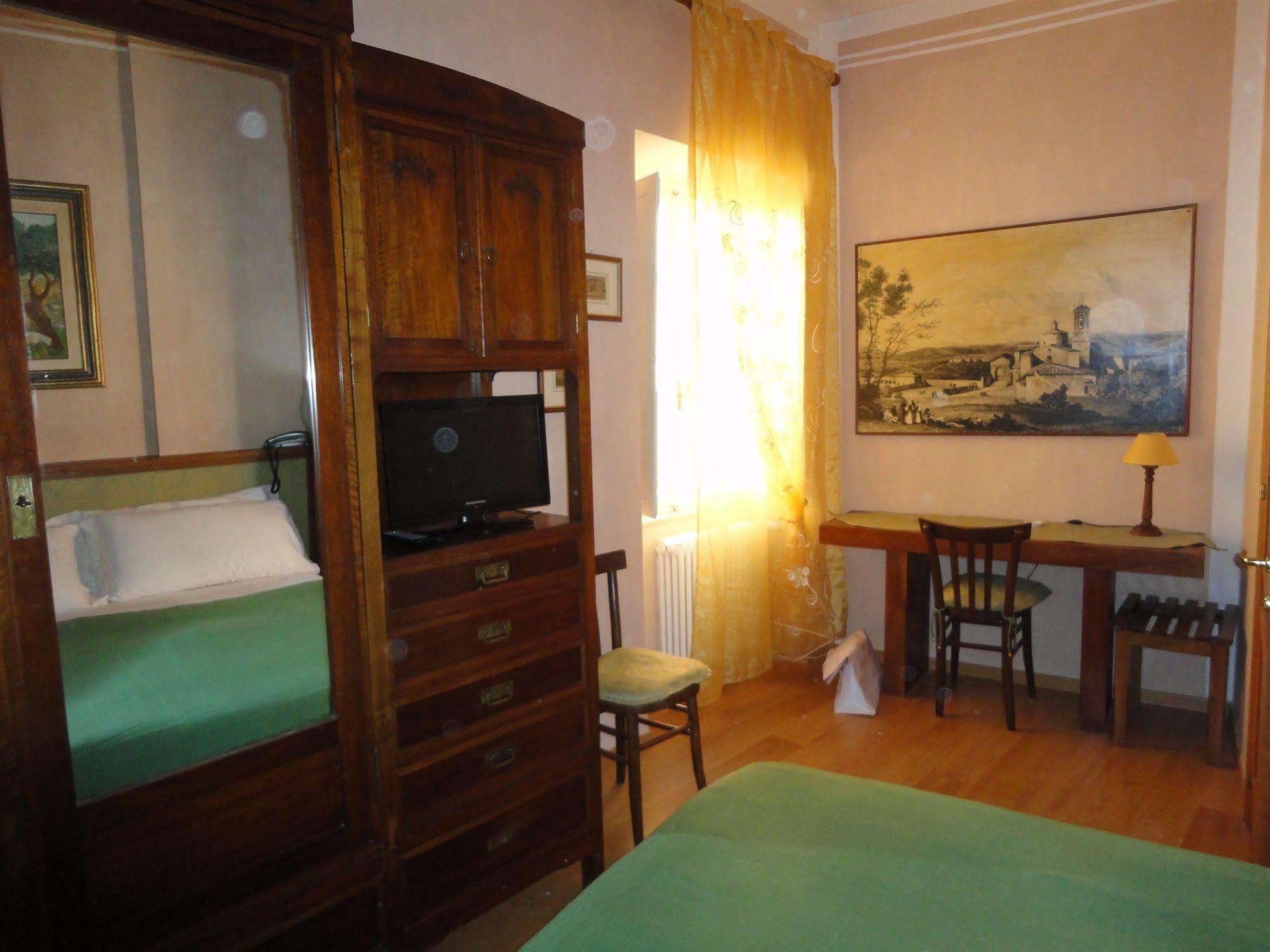 Hotel Morlacchi Перуджа Экстерьер фото
